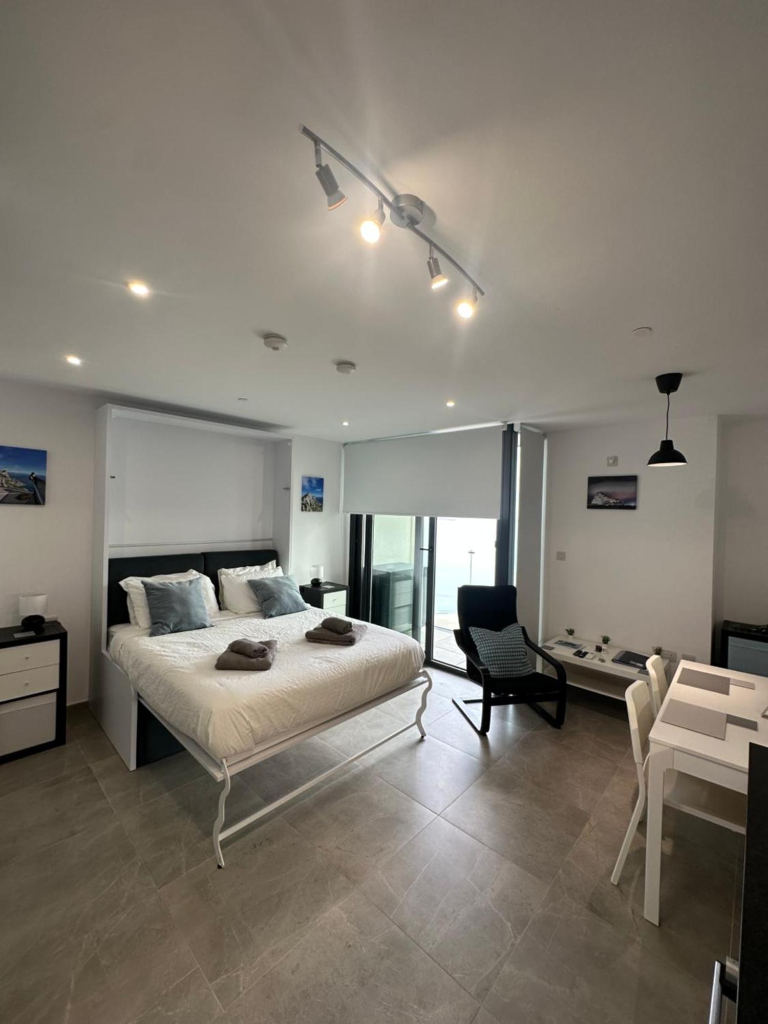 E1 Apartment High Level Sea View 直布罗陀 外观 照片